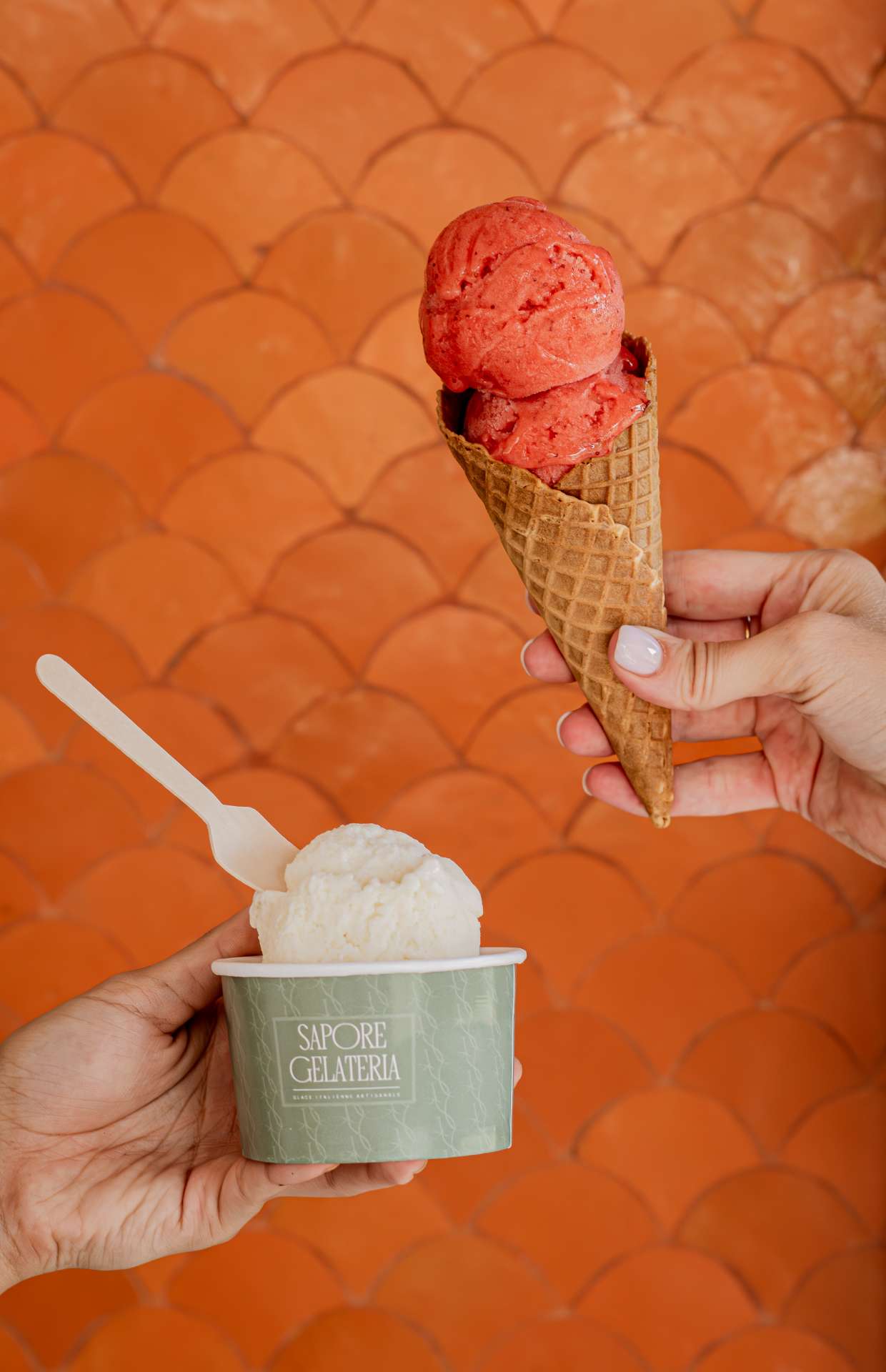 Sapore Gelateria – Café-glacier à l’ambiance italienne à Marrakech, proposant glaces artisanales, pâtisseries, plats salés et boissons gourmandes Sapore Gelateria – Café-glacier à l’ambiance italienne à Marrakech, proposant glaces artisanales, pâtisseries, plats salés et boissons gourmandes