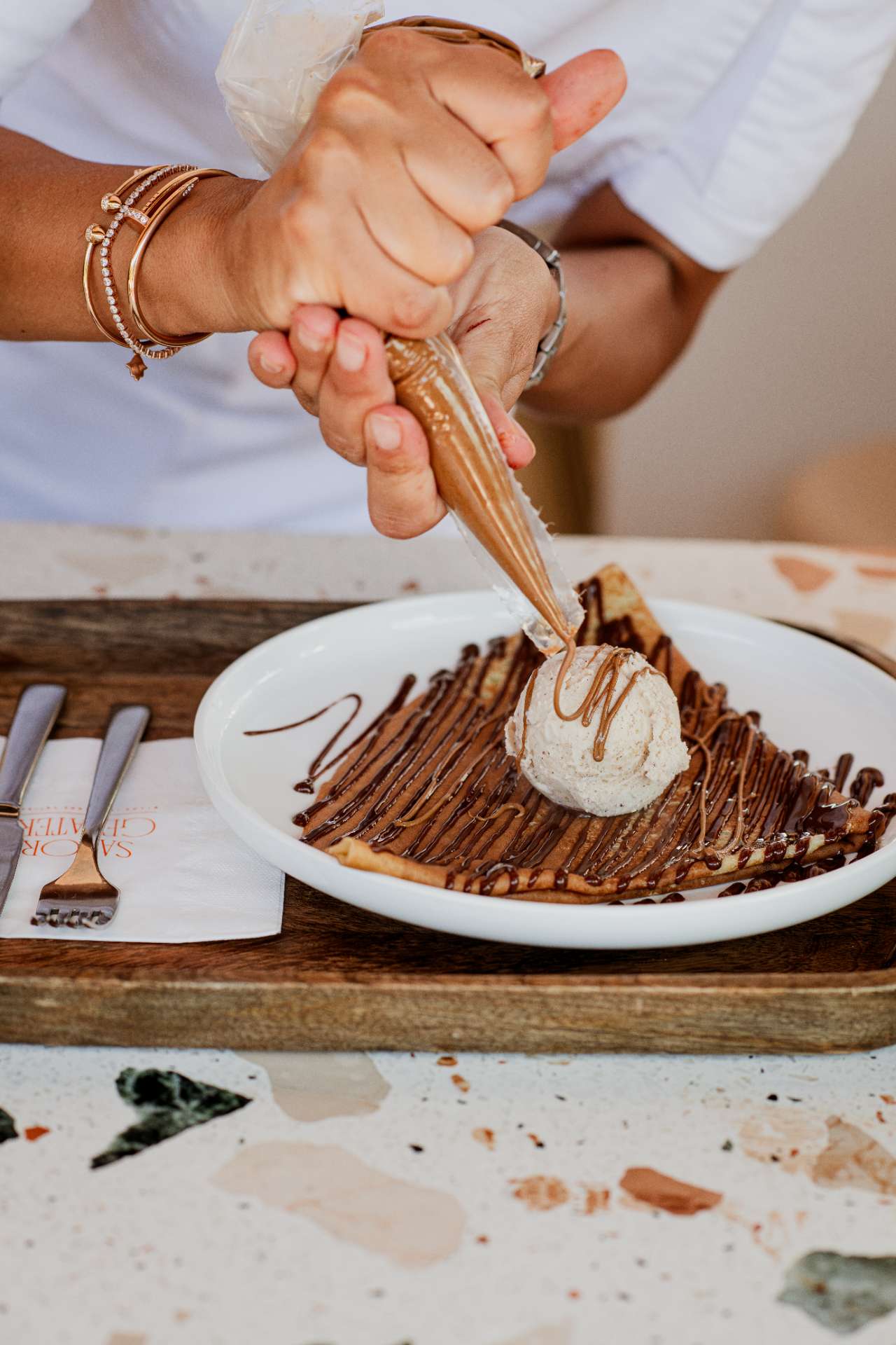 Sapore Gelateria – Café-glacier à l’ambiance italienne à Marrakech, proposant glaces artisanales, pâtisseries, plats salés et boissons gourmandes Sapore Gelateria – Café-glacier à l’ambiance italienne à Marrakech, proposant glaces artisanales, pâtisseries, plats salés et boissons gourmandes